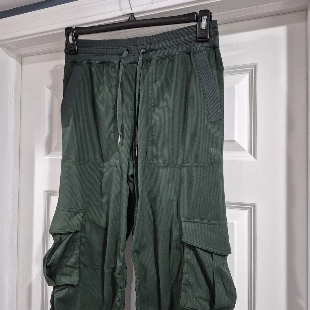 Lululemon Pants Womens Small Legacy Green Dance Studio Cargo Mid-Rise Relaxed
